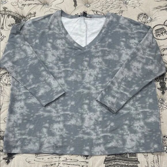 SUPPLY & DEMAND  Gray Tie-Dye Long Sleeve Top - Picture 1 of 9